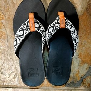 BRAND NEW Never been worn black, white and brown Reef Sandals! Sz7